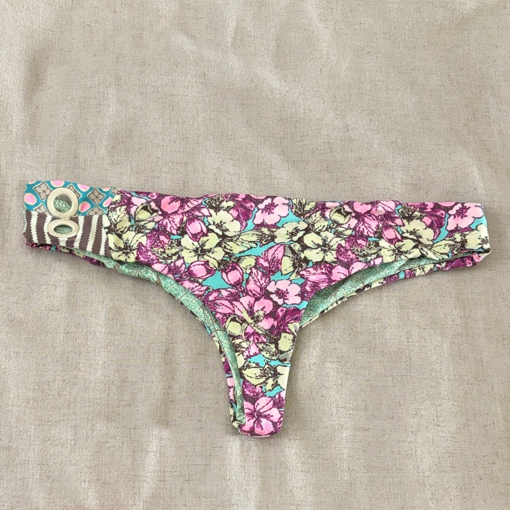 Maaji Floral bikini Bottoms - M